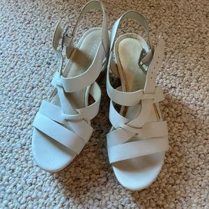 Franco Sarto white leather platform sandals size 6